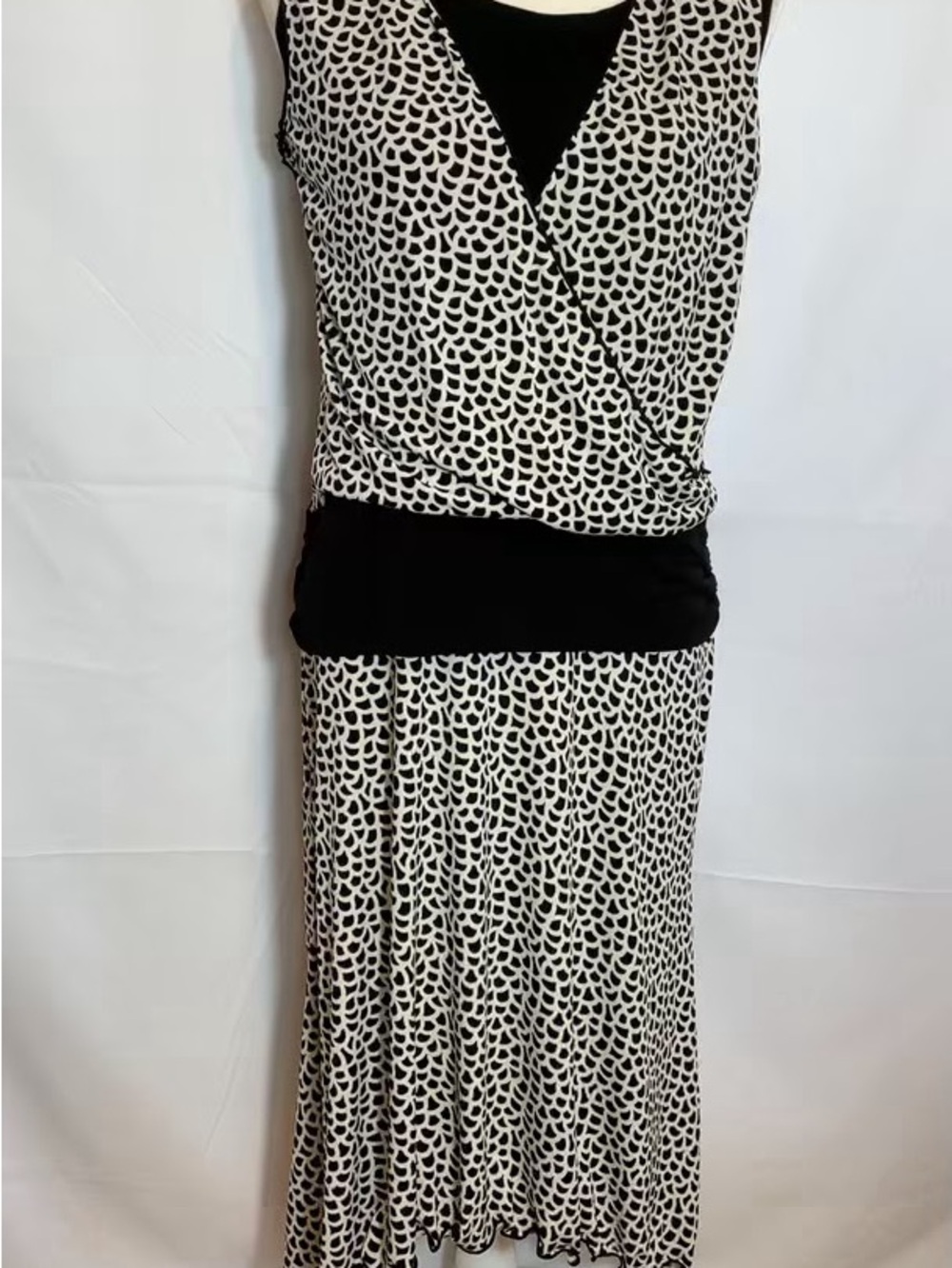 Black and White Drop Waist Sleeveless Midi Max Studio Dress.
